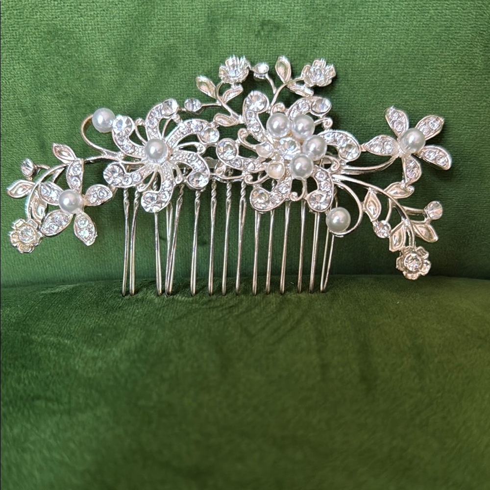 Elegant Silver Floral Hair Comb